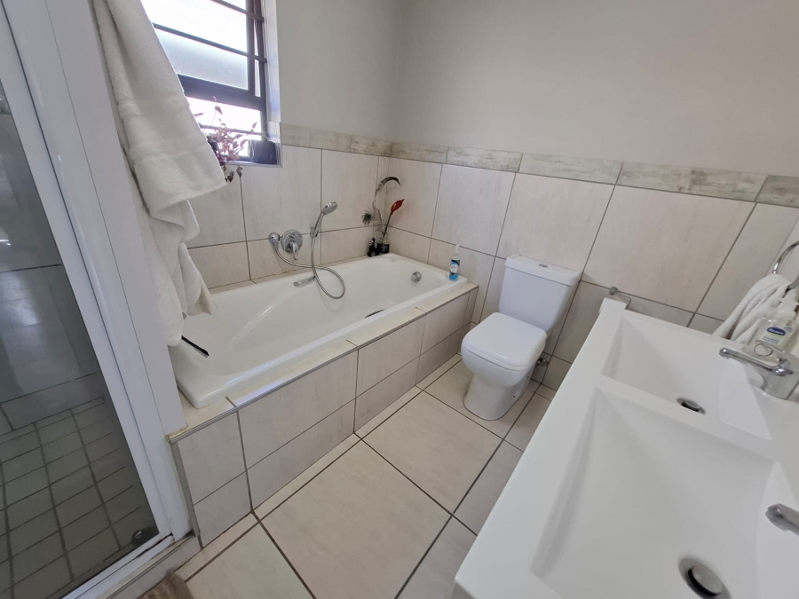2 Bedroom Property for Sale in Heuwelsig Free State
